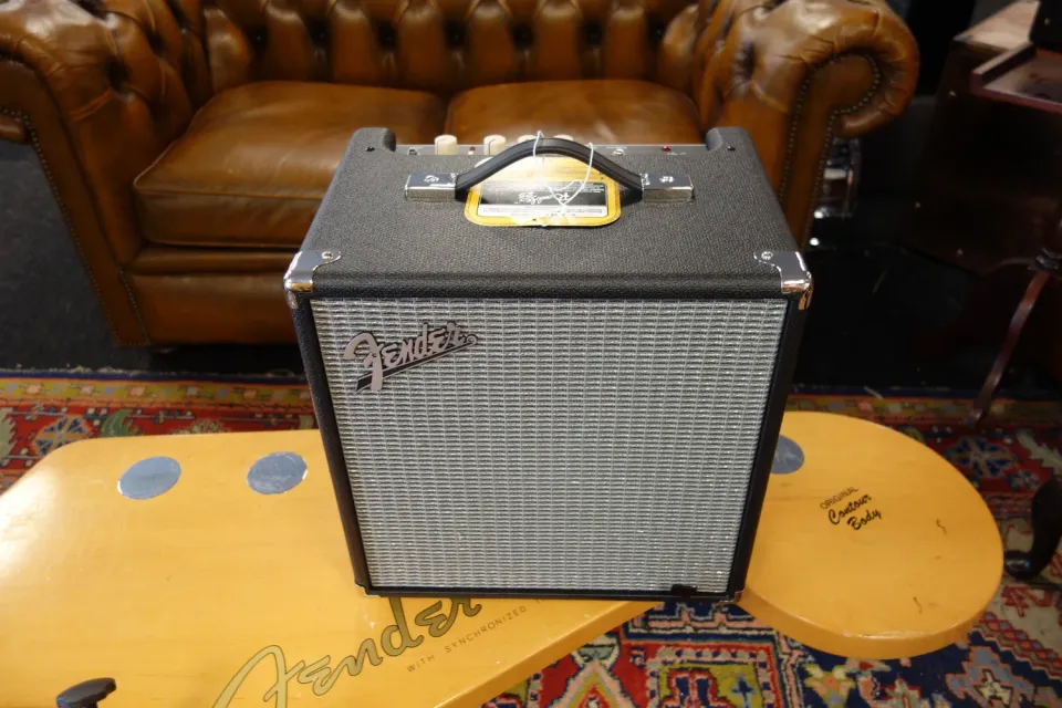 Fender Rumble 25 V3 basversterker 25 watt zwart