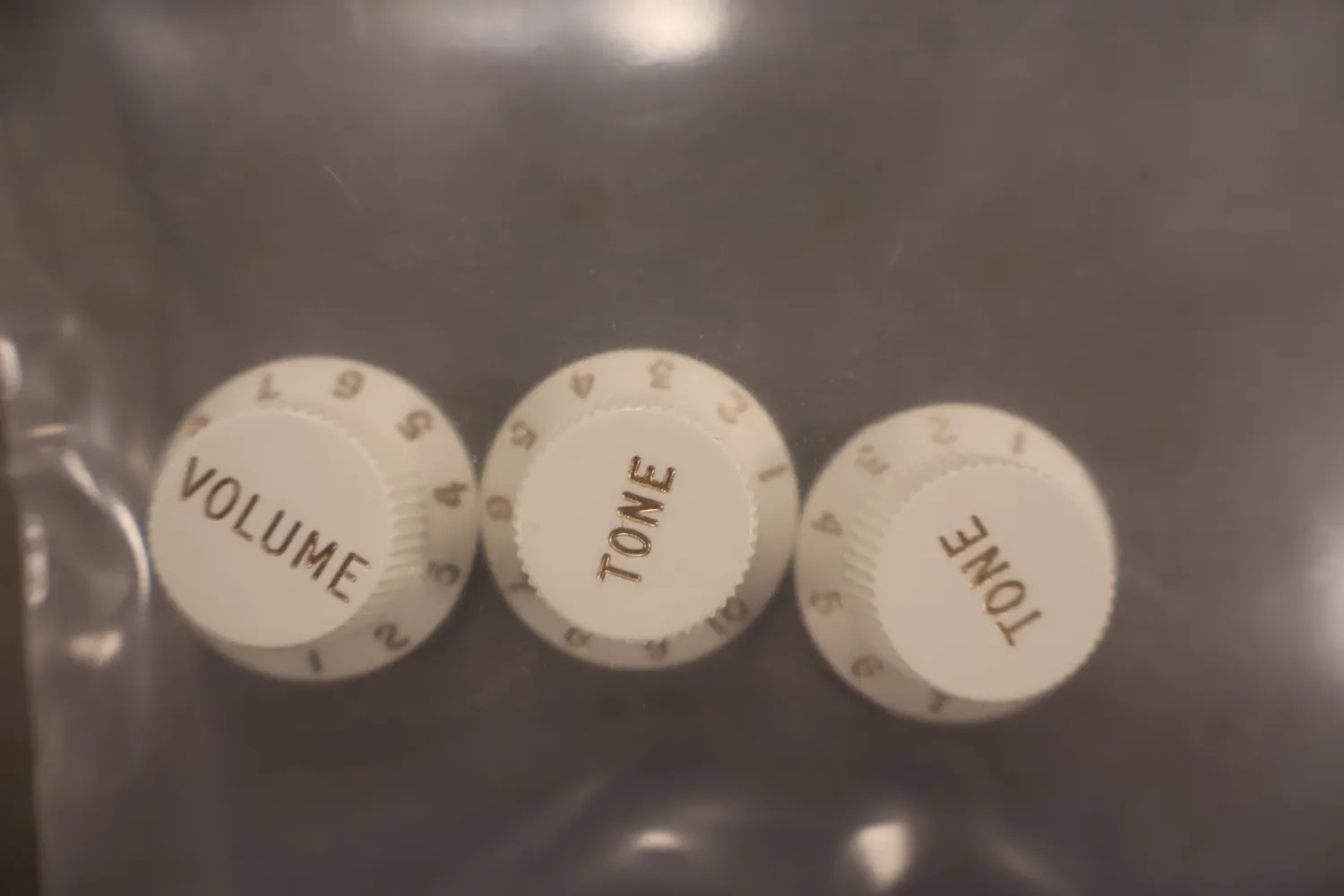 Fender Stratocaster gitaarknoppen parchment set 3 stuks