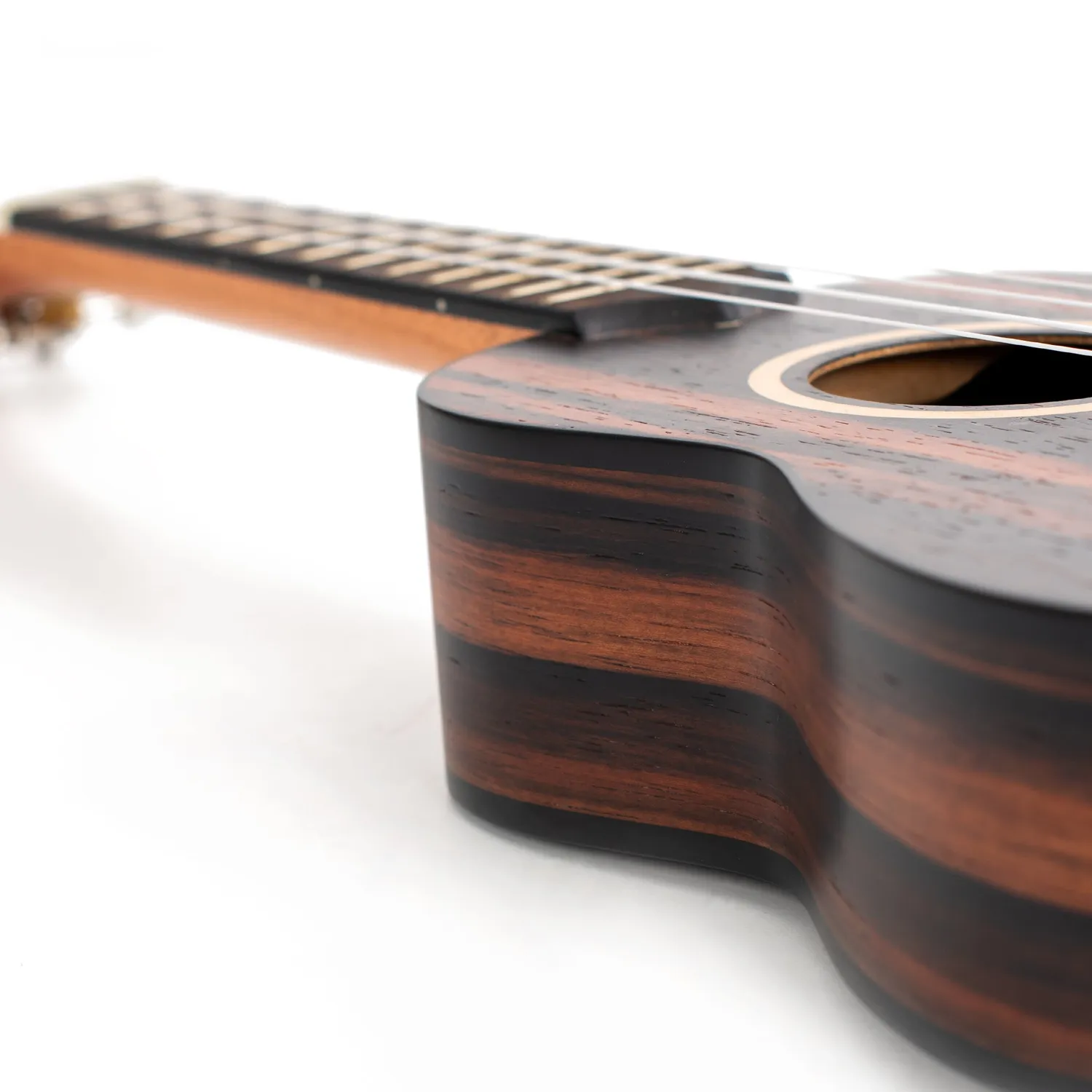 Octopus Ebony sopraan ukelele open pore ebony look